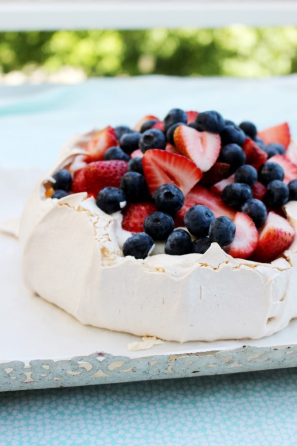 Pavlova De Frutos Rojos Not Only Salad